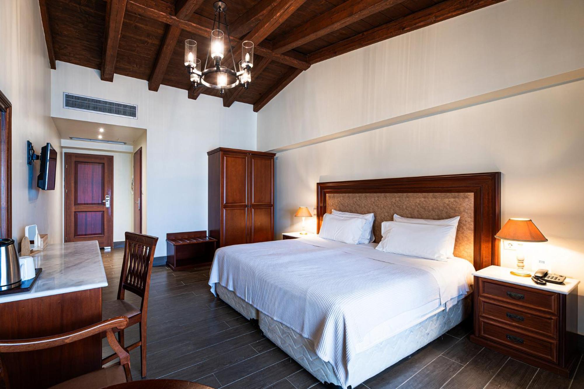 Itilo Traditional Hotel 4*